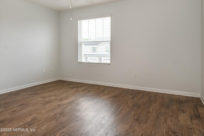 Building Photo - 553 Eiseman Wy