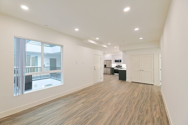 Interior Photo - 4000 Mont Clair Apartments