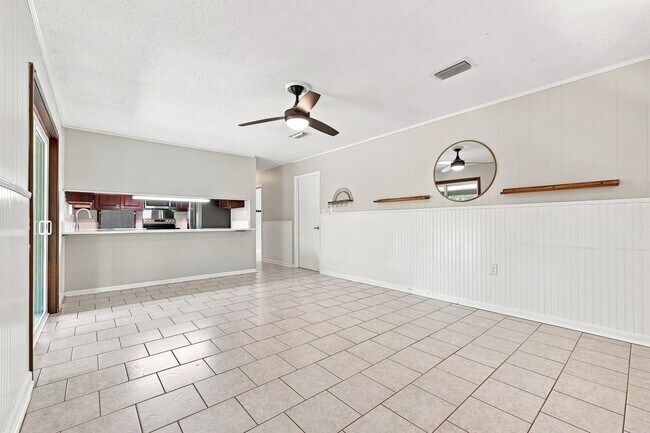 Building Photo - 1510 Royal Palm Dr