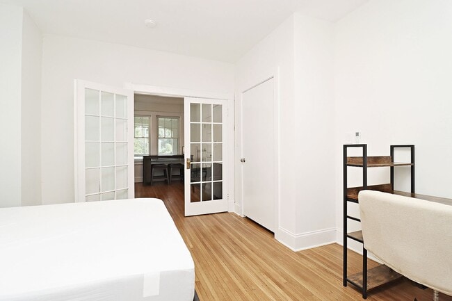 Building Photo - Furnished, Light-Filled Apartment With Utilities Included