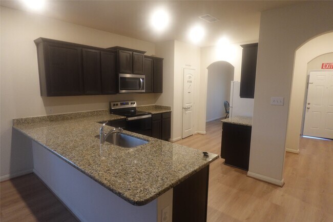 Building Photo - 300 Eastwood Flats Dr