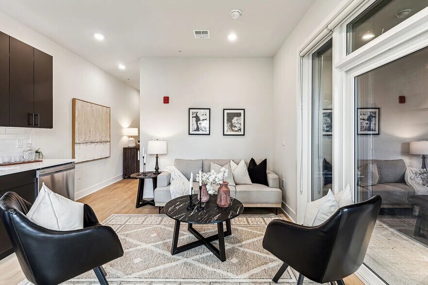 Building Photo - 6910 Ridge Ave