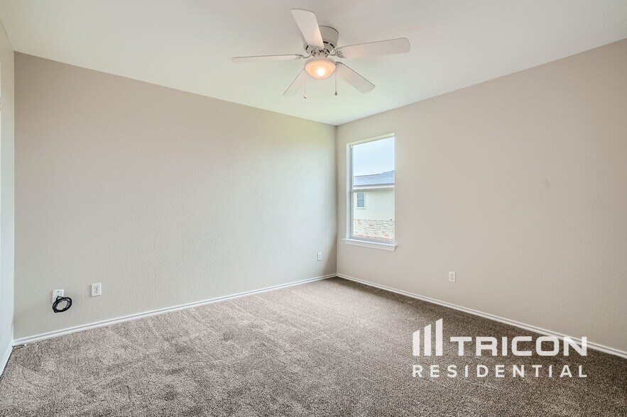 Building Photo - 102 Blackman Tr