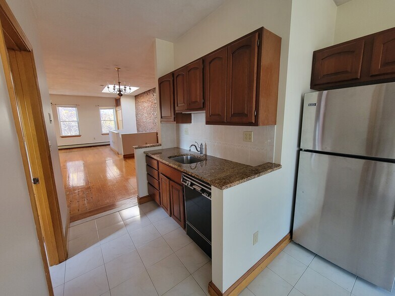 Building Photo - 67 Baldwin St