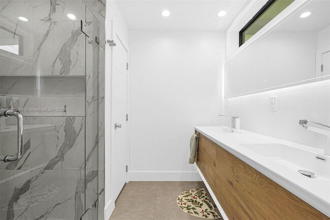 Building Photo - 8871 SW 28th St