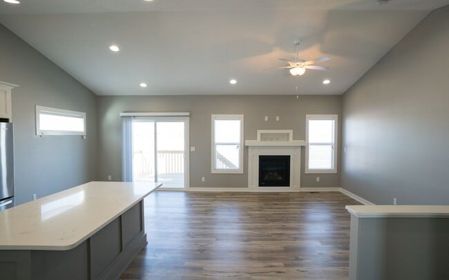 Building Photo - HUGE 4 Bed Home for Rent!