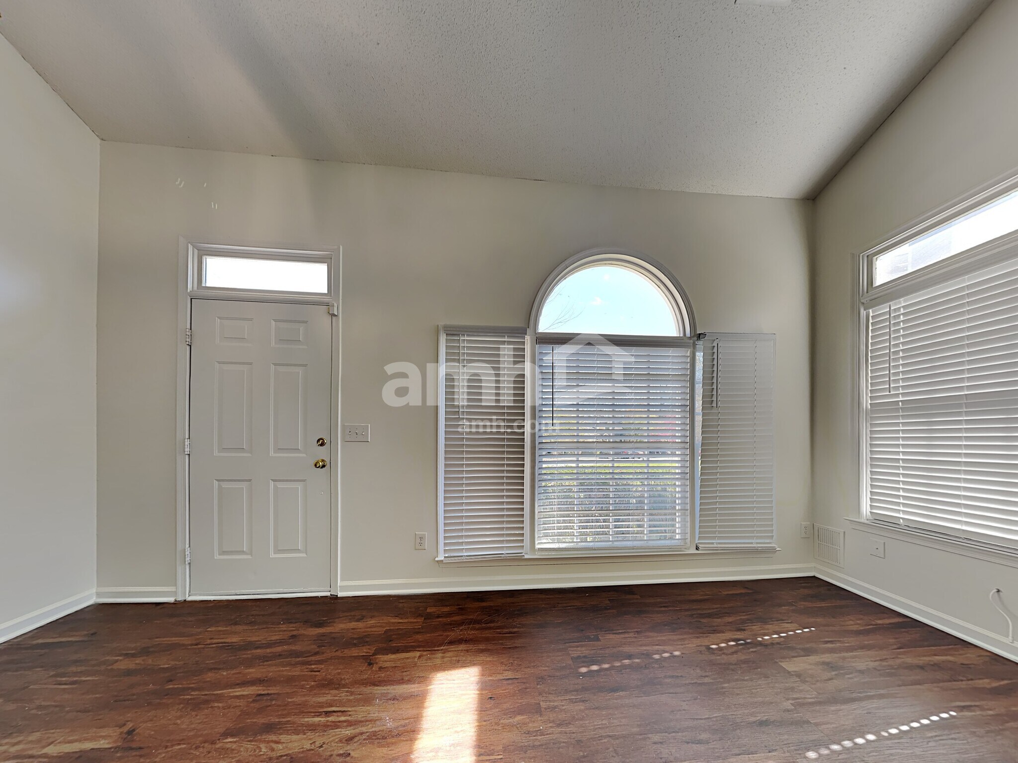 Building Photo - 29 Park Village Ln