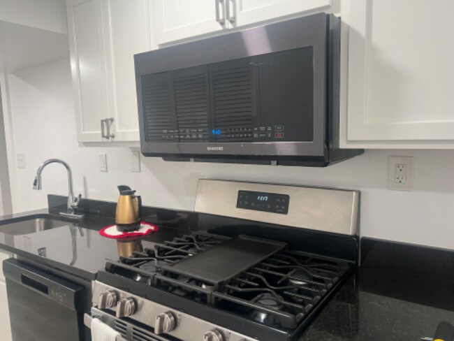 Building Photo - 4801 Oliver St