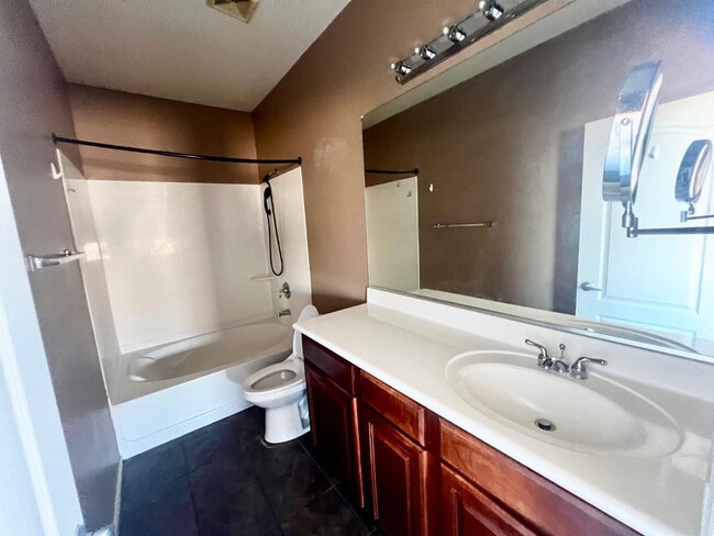 Building Photo - 879 E Stottler Dr