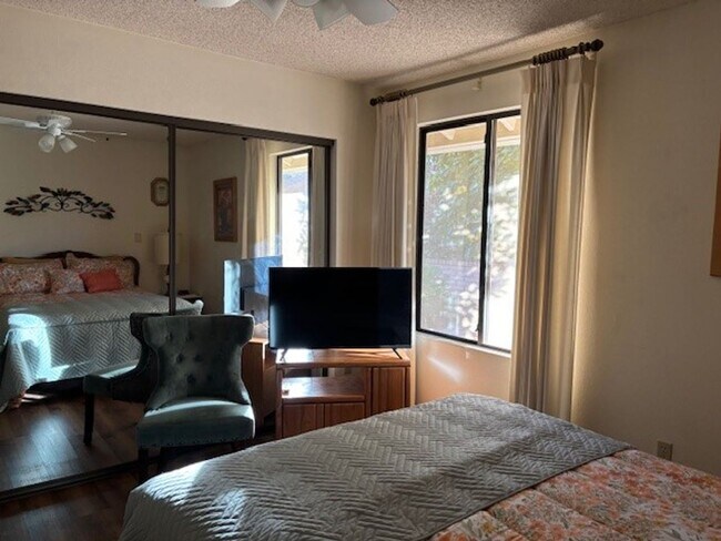 Building Photo - Welcome to this charming 2-bedroom, 2-bathroom home. Available April through October 2026!