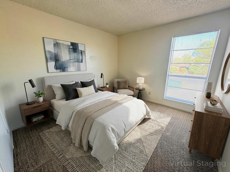 Building Photo - 4308 Lake Rd