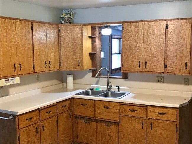 Building Photo - 4 Bedrooms, 2 Bathrooms Single Family Home in Crosslake, MN w/3 season porch