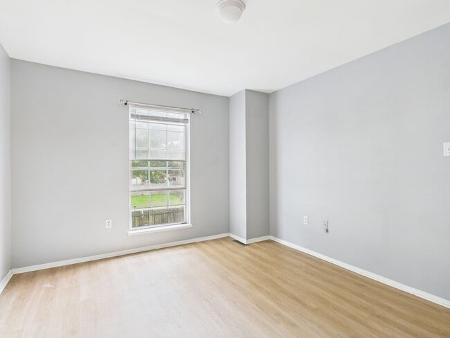 Building Photo - 783 Pleasant St