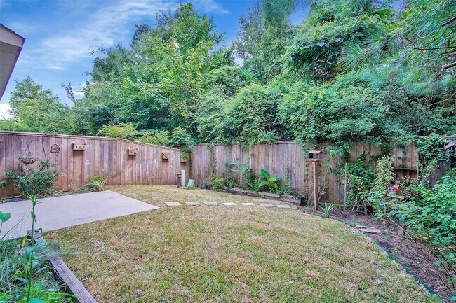 Building Photo - 111 Aventura Pl