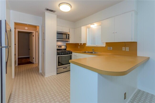 Building Photo - 2502 Trailside Dr
