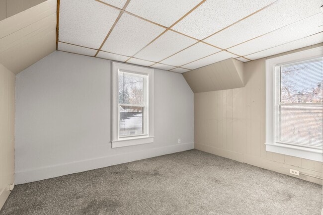 Building Photo - 117 W Division St