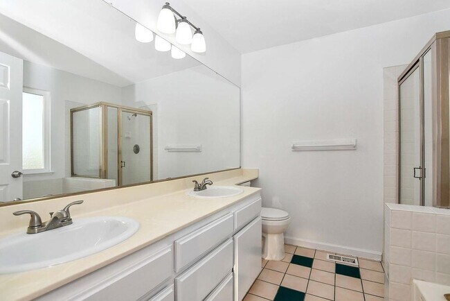 Building Photo - 805 Hawk Ct