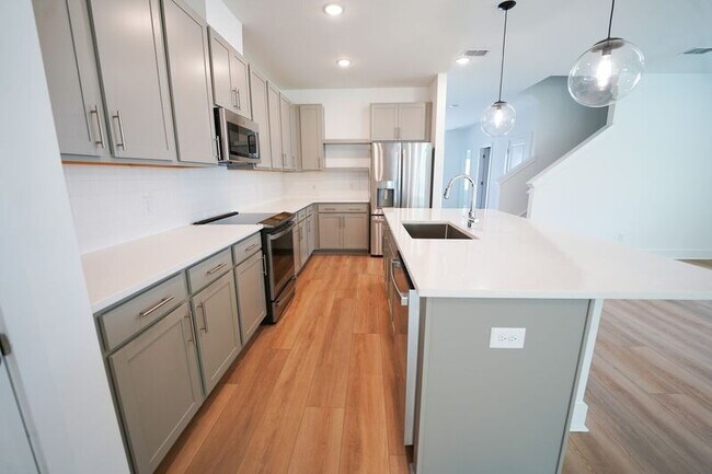 Building Photo - 128 Kingswood Cir
