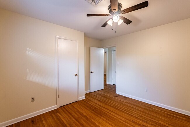 Building Photo - Midtown 3BR Near UAMS w/ Hardwoods, W/D, & Fenced Yard