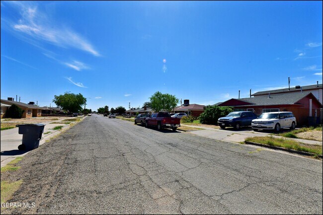 Building Photo - 5613 Creston Ave