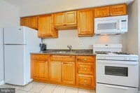 Building Photo - 6905 Bank St