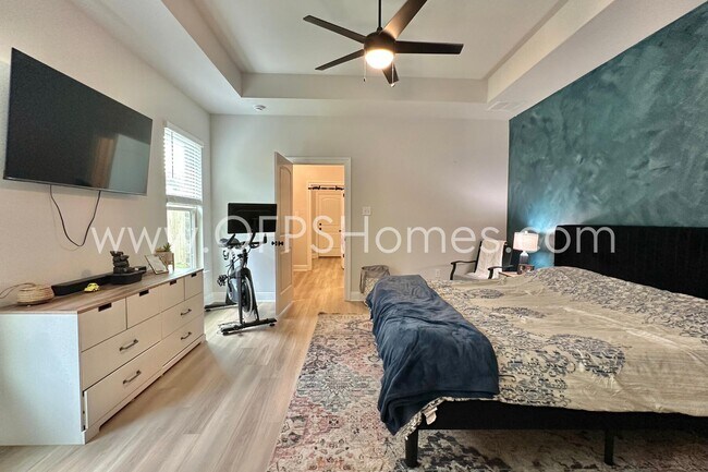 Building Photo - 4601 Jayhawk Dr