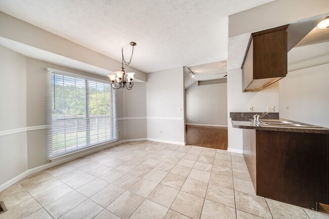 Building Photo - 133 Cloverfield Ct