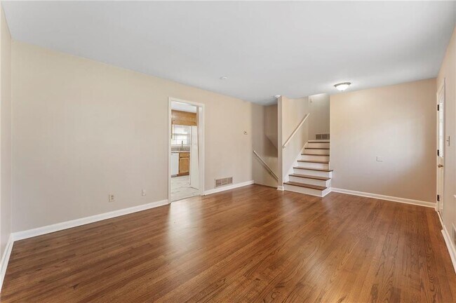 Building Photo - 320 Crossville Ct