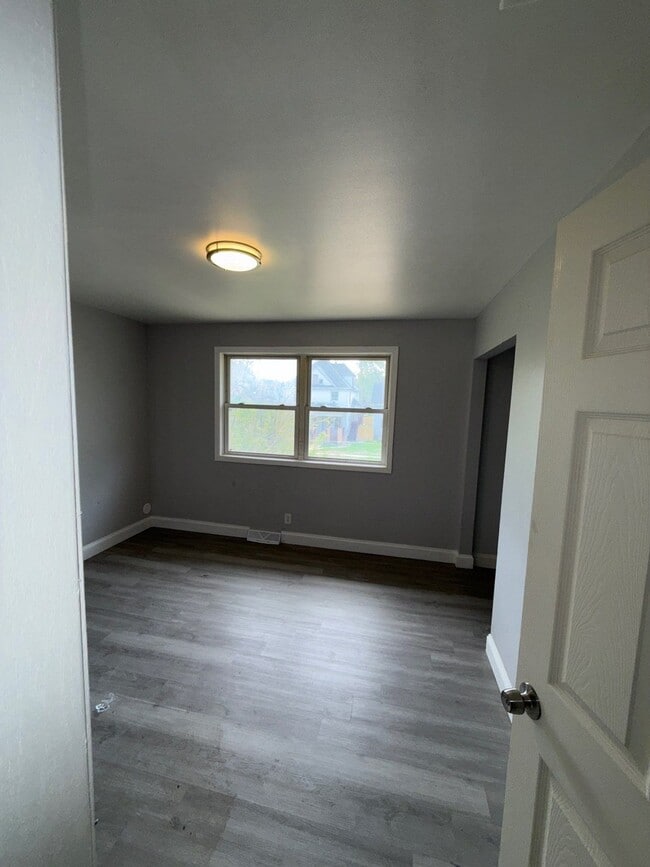 Building Photo - 1221 Chestnut St