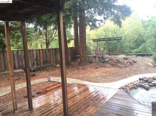 Building Photo - 894 St John Cir