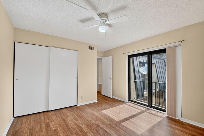 Building Photo - 2494 Waterside Dr