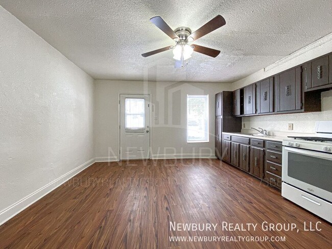 Building Photo - 29 Hickory St