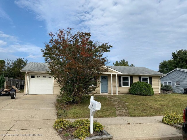 Primary Photo - 5 Oneida Ave