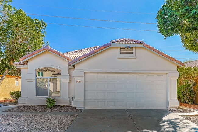 Building Photo - 1247 E Cindy St