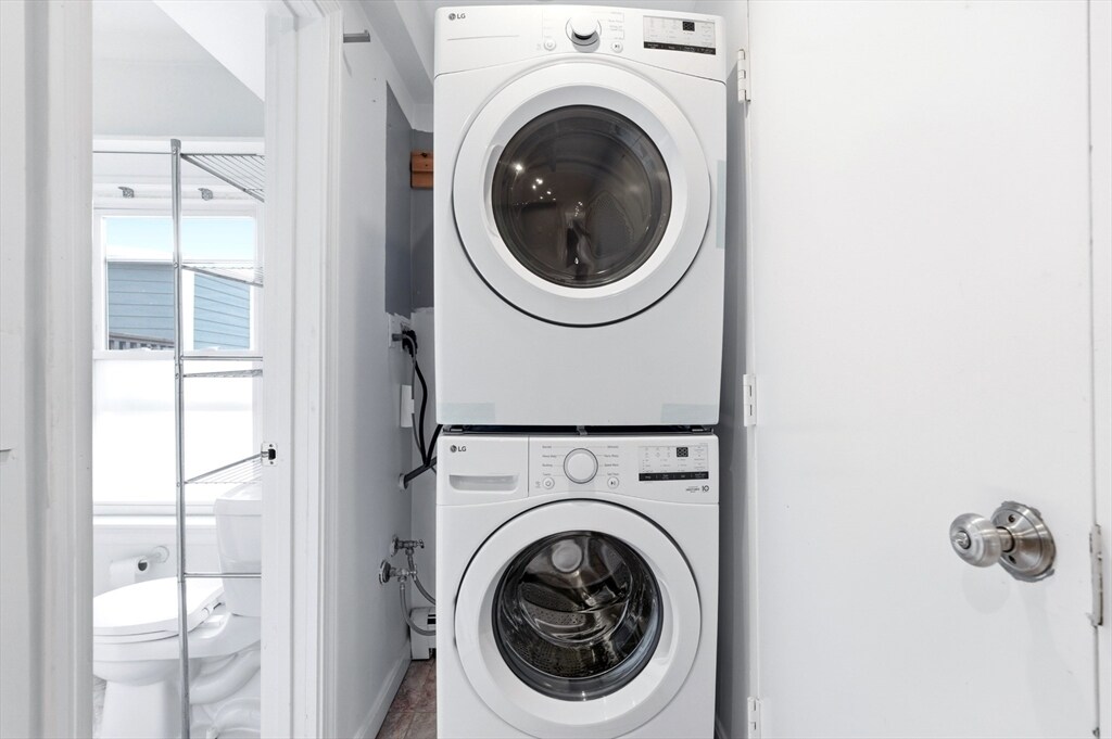 Building Photo - 289 Elm St