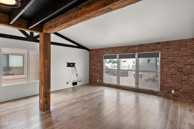 Building Photo - 5621 N 79th St
