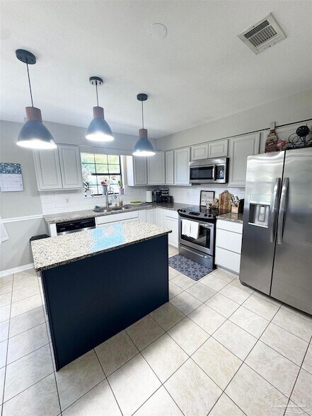 Building Photo - 10936 Oak Valley Dr