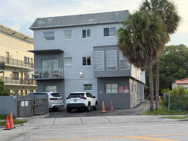 Building Photo - 5960 NE 5th Ct