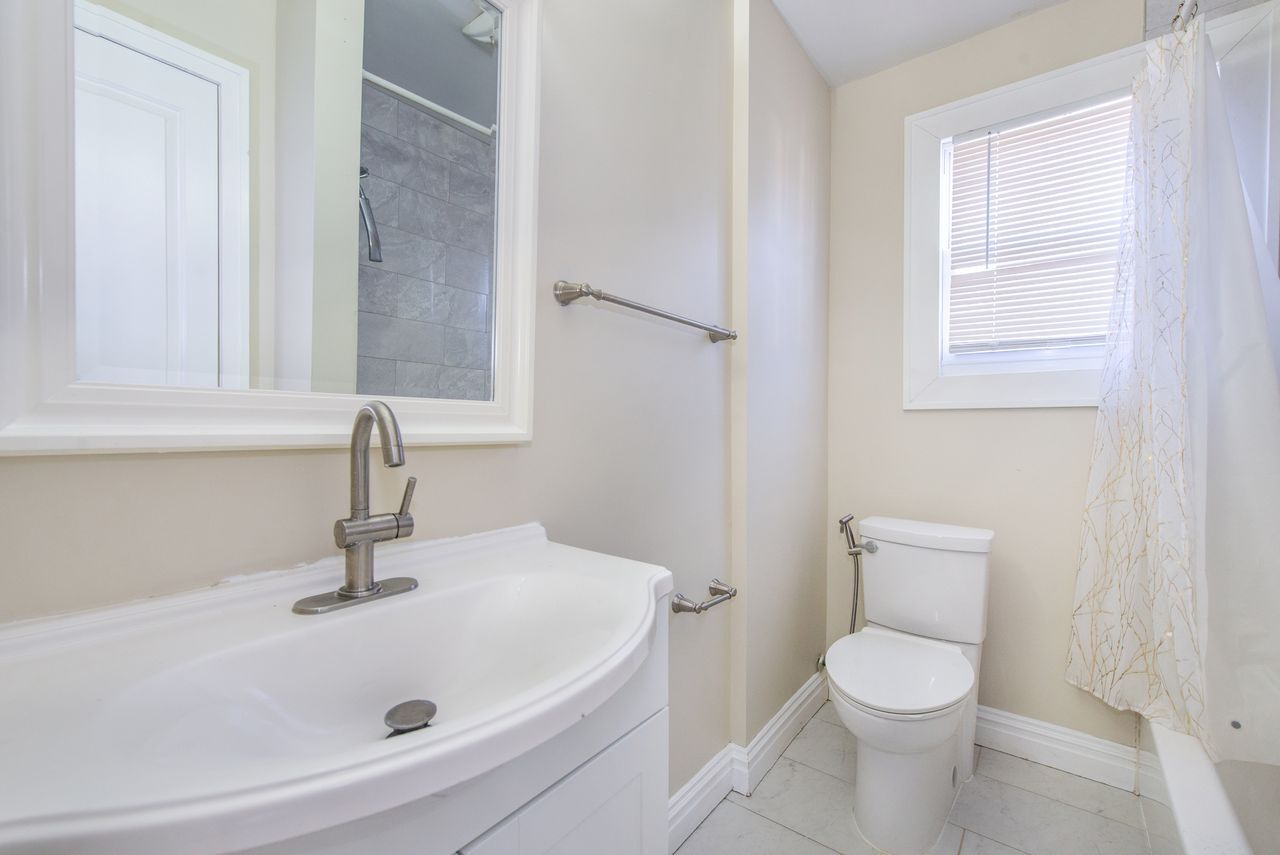 One of the baths - 145 Reade St