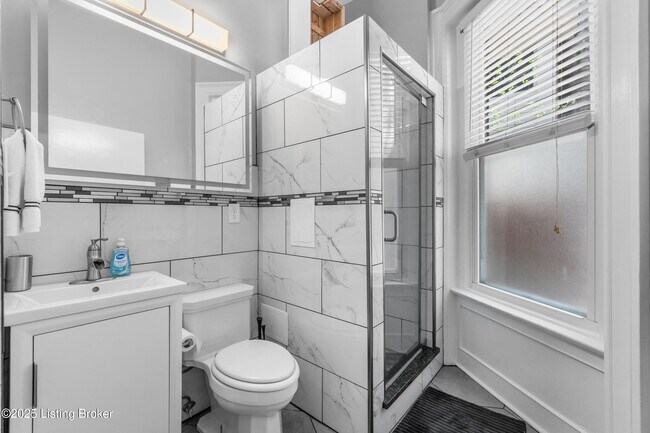 Building Photo - 1236 E Broadway