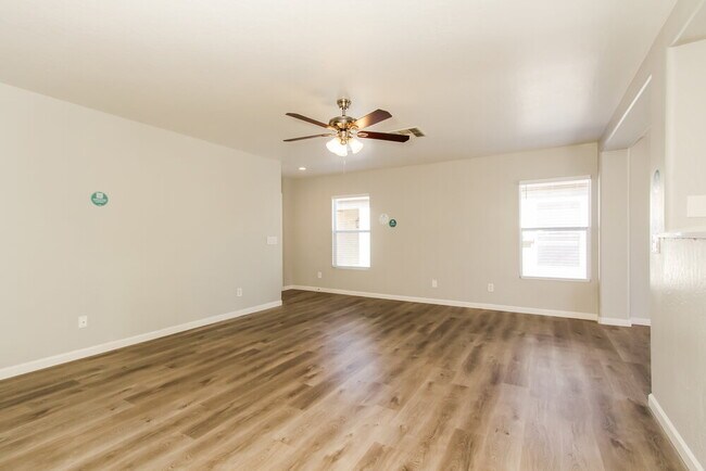 Building Photo - 11565 W Carol Ave