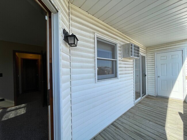 Building Photo - 1375 Cunat Ct