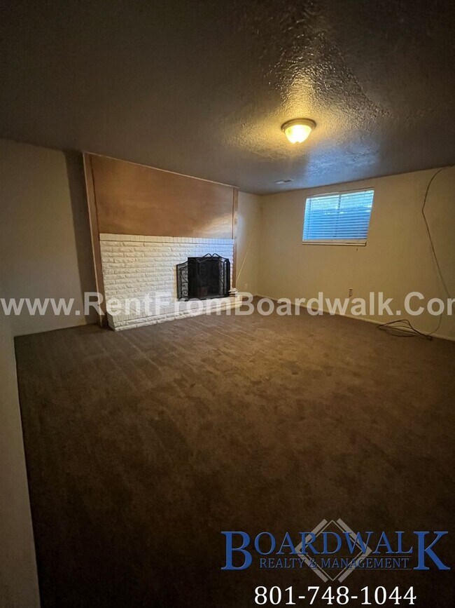 Building Photo - 1785 Lincoln Ln