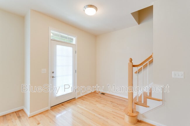 Building Photo - 2170 Saranac Ct