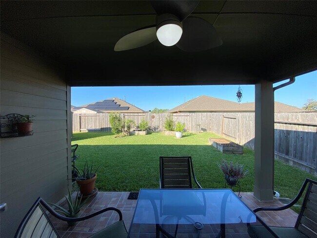Building Photo - 3935 Country Club Dr