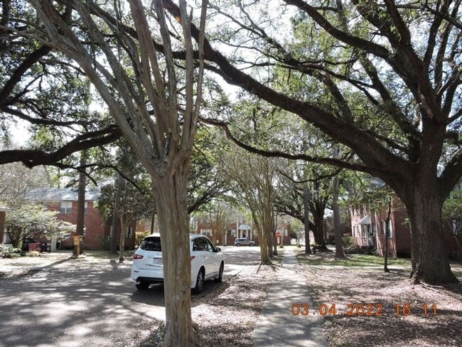 Building Photo - Great 2BR/1BA Condo Villa Rose