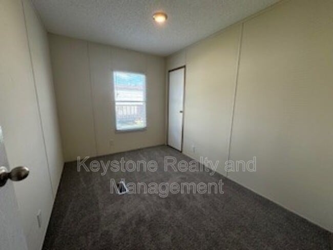 Building Photo - 822 Monroe Ln