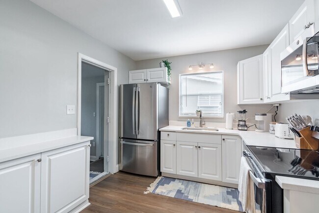Building Photo - Fully Furnished 3BR/2BA St. Pete Home – Modern Updates & Prime Location