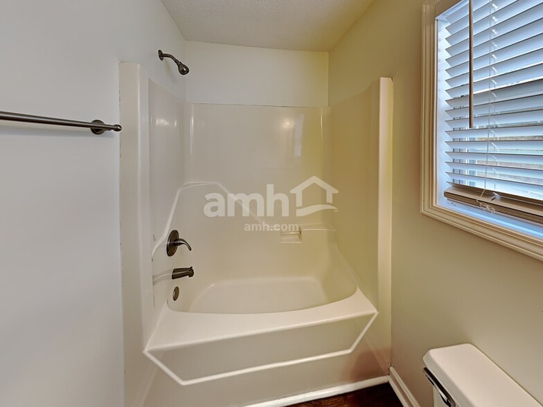 Building Photo - 101 Brentwood Ct