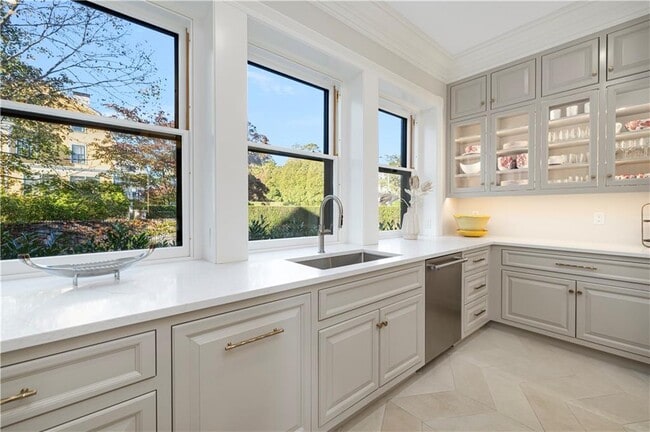 Building Photo - 7 Red Cross Ave